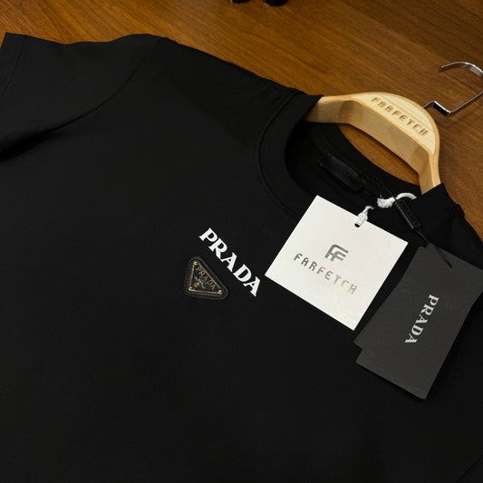 Pr!da Göğüs Logo T-SH!rt Siyah